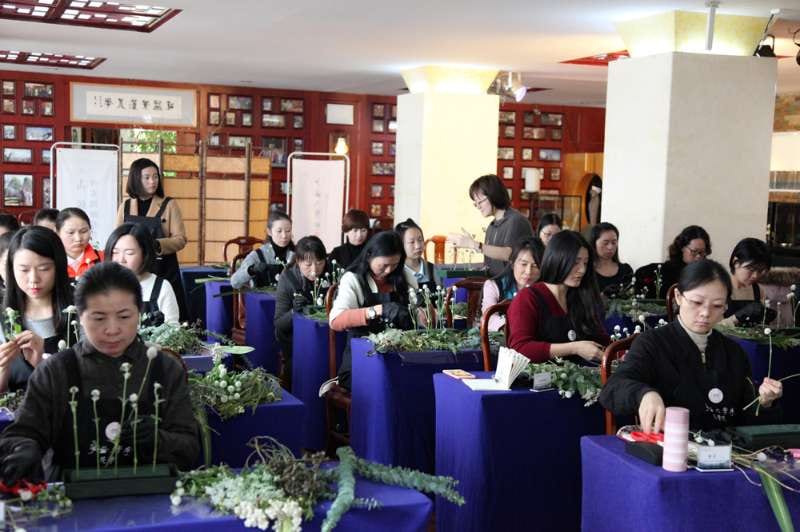 昆明2017年花艺授课现场,学员进行作品实践